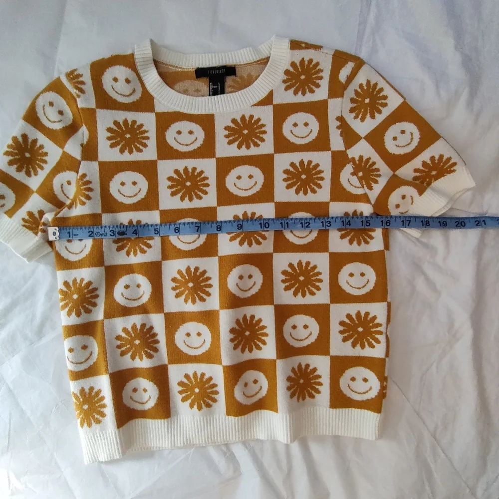 Forever 21 smiley sweater. New. Size large. - Picture 3 of 13